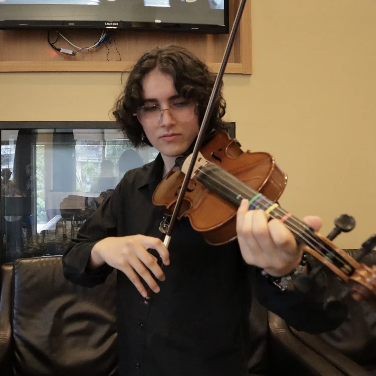 Jeune musicien de l'OSJVS en concert